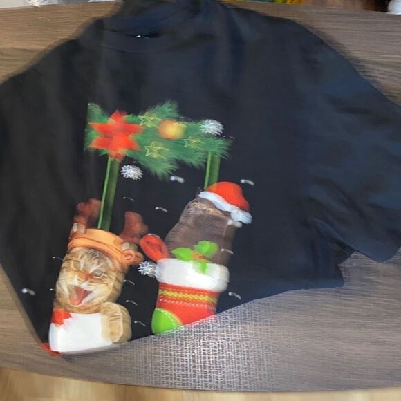 Cats in Christmas stockings trio t shirt size XL - Picture 3 of 5